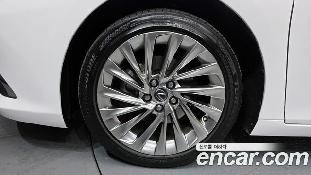 Lexus ES Luxury Plus — пробег 57 289 км — фото 5 из 5