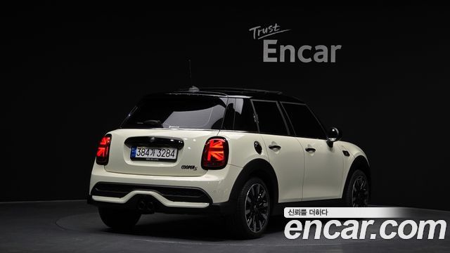 Mini Cooper 5Door Classic Third Generation — пробег 15 057 км — фото 2 из 5
