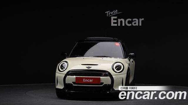 Mini Cooper 5Door Classic Third Generation — пробег 15 057 км — фото 3 из 5