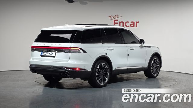 Lincoln Aviator 3.0 Reserve  AWD — пробег 22 359 км — фото 2 из 5