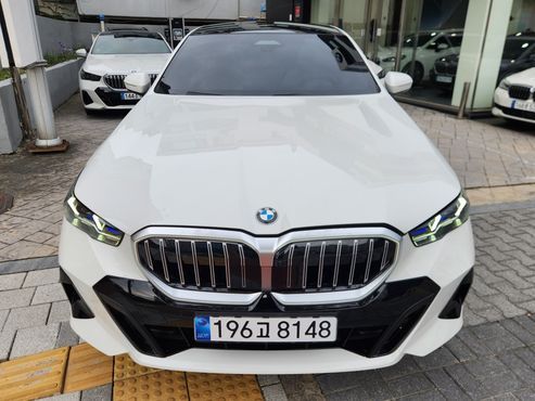 BMW 5-Series 520i M Sport — пробег 1 550 км — фото 3 из 5