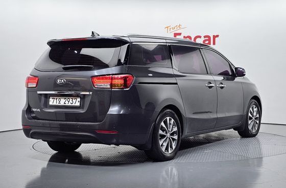 Kia Carnival 11-seater Prestige — пробег 76 243 км — фото 2 из 5