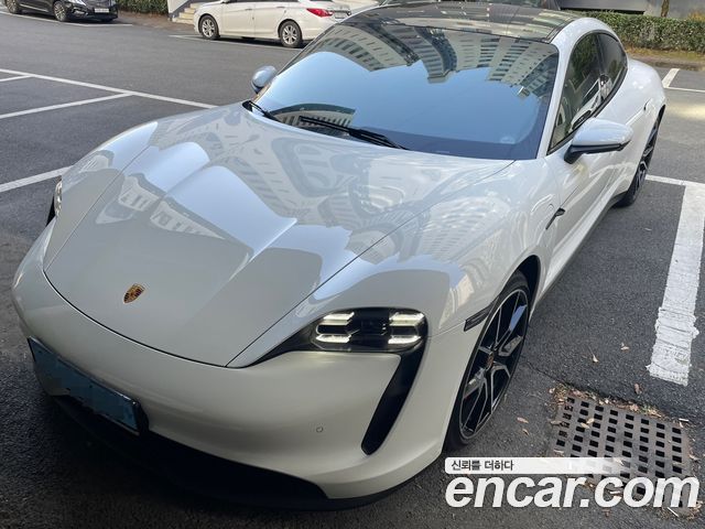 Porsche Taycan 4S — пробег 25 000 км — фото 1 из 5