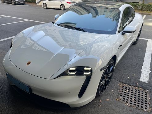 Porsche Taycan 4S — пробег 25 000 км — фото 1 из 5