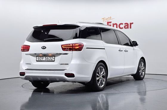 Kia Carnival Gasoline 7-Seater Limousine President — пробег 93 753 км — фото 2 из 5
