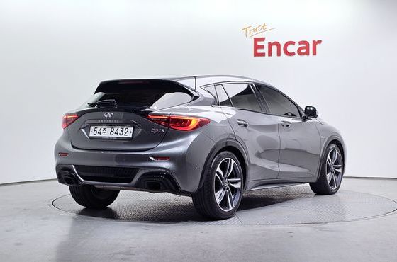 Infiniti Q30 2.0 Exclusive City Black — пробег 49 739 км — фото 2 из 5
