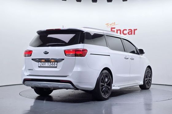 Kia Carnival 9-seater Prestige — пробег 82 179 км — фото 2 из 5