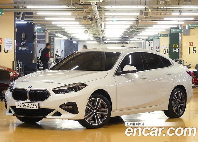 BMW 2-Series 220i Sport — пробег 2 300 км — фото 1 из 5