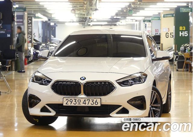 BMW 2-Series 220i Sport — пробег 2 300 км — фото 3 из 5