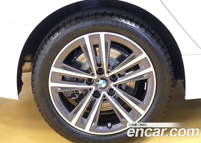BMW 2-Series 220i Sport — пробег 2 300 км — фото 5 из 5