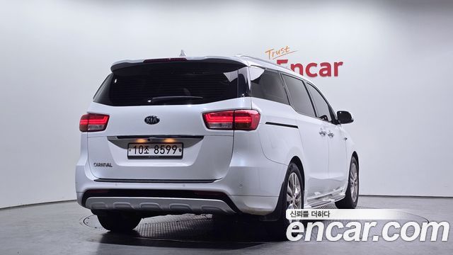 Kia Carnival 9-seater Noblesse — пробег 186 234 км — фото 2 из 5