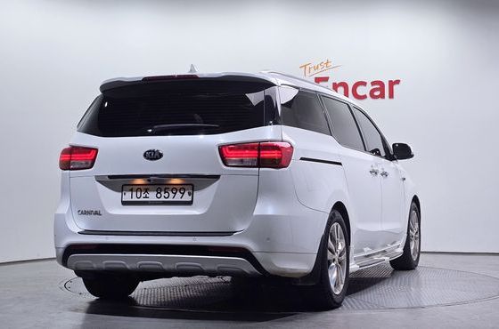 Kia Carnival 9-seater Noblesse — пробег 186 234 км — фото 2 из 5