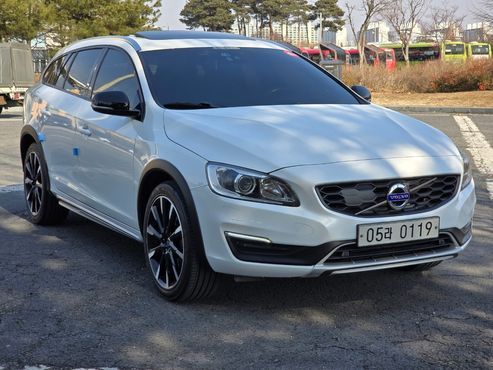 Volvo V60 T5 AWD — пробег 113 000 км — фото 2 из 5
