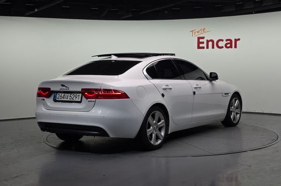 Jaguar XE 20d Portfolio — пробег 163 335 км — фото 2 из 5