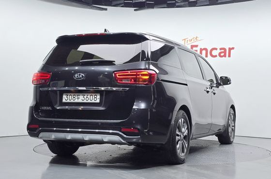 Kia Carnival 9-Seater Luxury — пробег 62 955 км — фото 2 из 5