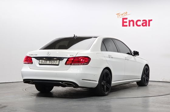 Mercedes-Benz E-Class E250 CDI 4MATIC — пробег 85 158 км — фото 2 из 5