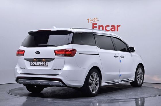 Kia Carnival 7-seater Limousine VIP — пробег 84 742 км — фото 2 из 5