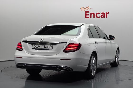 Mercedes-Benz E-Class E200 Avantgarde — пробег 71 374 км — фото 2 из 5