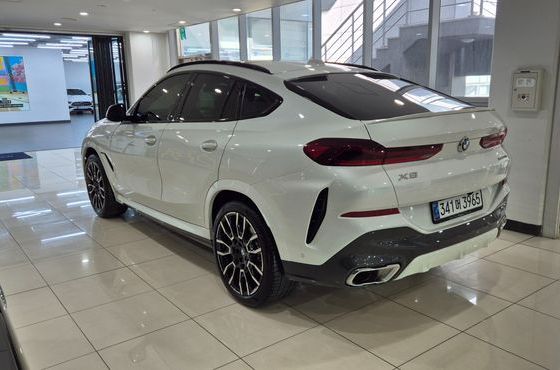 BMW X6 xDrive40i M Sport — пробег 9 700 км — фото 2 из 5