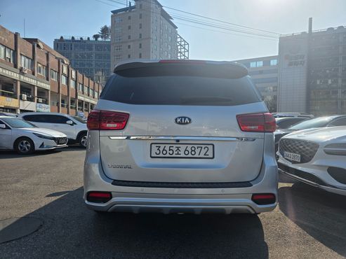 Kia Carnival 9-Seater Luxury — пробег 56 261 км — фото 4 из 5