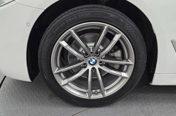 BMW 5-Series 520d xDrive M Sport Package Plus — пробег 105 779 км — фото 5 из 5