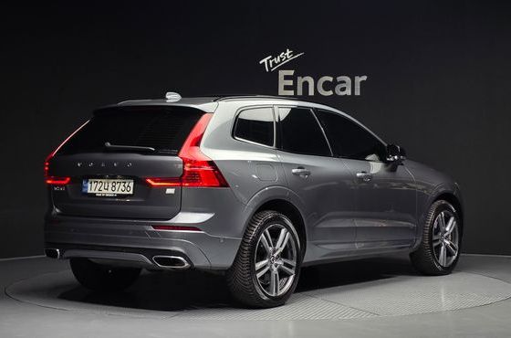 Volvo XC60 T8 R-Design — пробег 52 722 км — фото 2 из 5