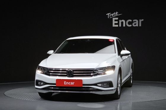 Volkswagen Passat 2.0 TDI Premium — пробег 88 972 км — фото 3 из 5