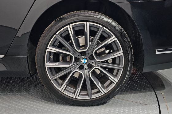BMW 7-Series 740Li xDrive M Sport Package — пробег 178 298 км — фото 5 из 5