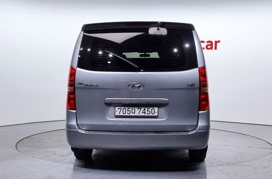 Hyundai Starex 12-Seater Wagon CVX Luxury — пробег 134 628 км — фото 4 из 5