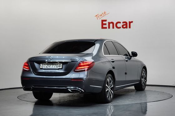 Mercedes-Benz E-Class E300e 4MATIC Exclusive — пробег 76 803 км — фото 2 из 5