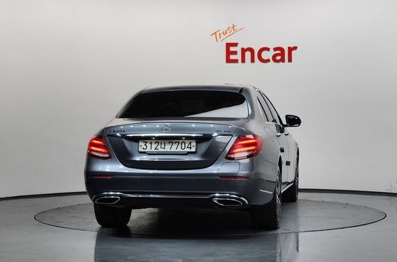 Mercedes-Benz E-Class E300e 4MATIC Exclusive — пробег 76 803 км — фото 4 из 5