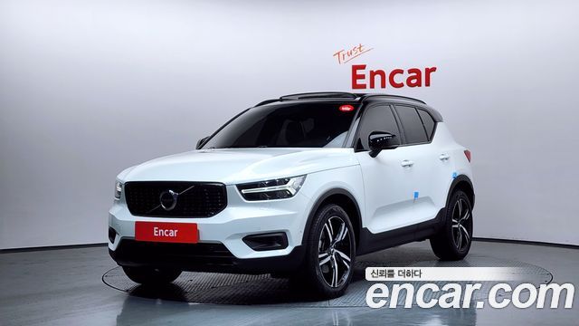 Volvo XC40 T4 R-Design — пробег 65 870 км — фото 1 из 5