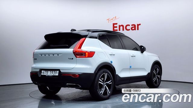 Volvo XC40 T4 R-Design — пробег 65 870 км — фото 2 из 5