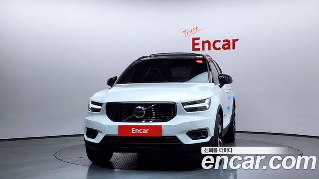 Volvo XC40 T4 R-Design — пробег 65 870 км — фото 3 из 5