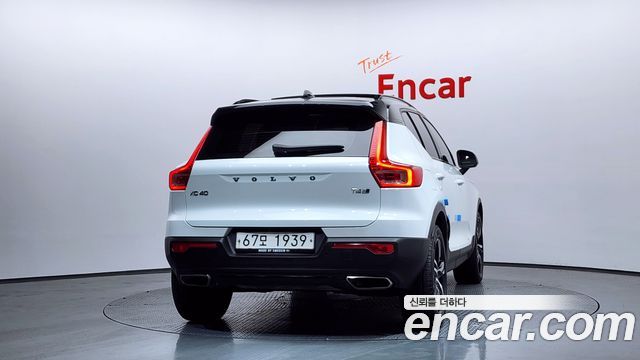 Volvo XC40 T4 R-Design — пробег 65 870 км — фото 4 из 5