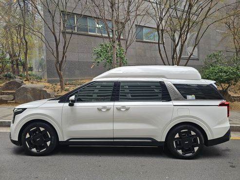 Kia Carnival HEV 9-Seater Hi-Limousine (Special vehicle) — пробег 23 500 км — фото 3 из 5