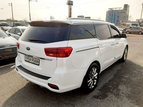 Kia Carnival 9-Seater Prstige — пробег 151 000 км — фото 4 из 5