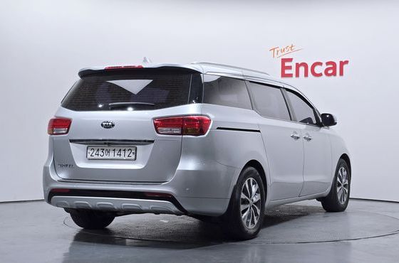 Kia Carnival 9-seater Luxury — пробег 118 262 км — фото 2 из 5