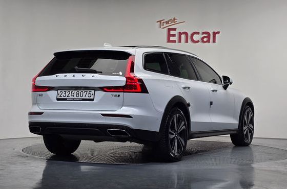 Volvo V60 T5 Pro AWD — пробег 71 308 км — фото 2 из 5