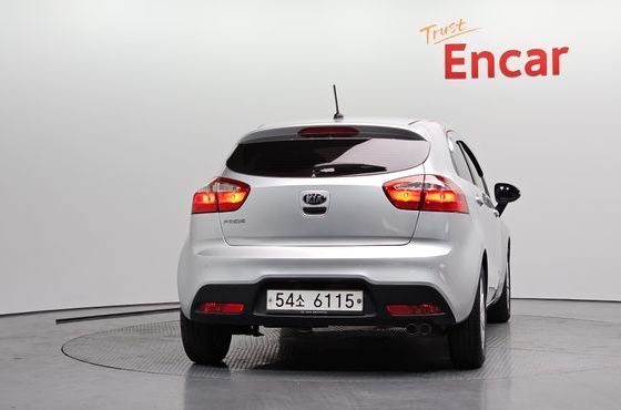 Kia pride 1.6 GDI Hatchback Luxury — пробег 88 779 км — фото 4 из 5