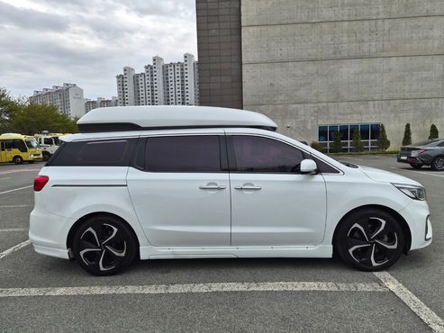 Kia Carnival Gasoline 7-Seater Hi-Limousine President — пробег 161 752 км — фото 3 из 5