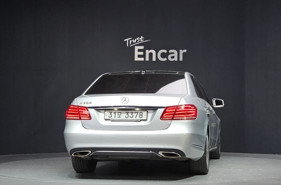 Mercedes-Benz E-Class E300 Avangard — пробег 157 154 км — фото 4 из 5