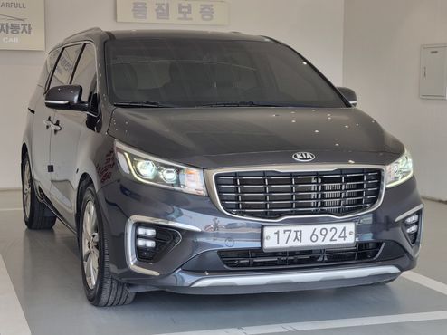 Kia Carnival 7-Seater Limousine VIP — пробег 74 952 км — фото 2 из 5