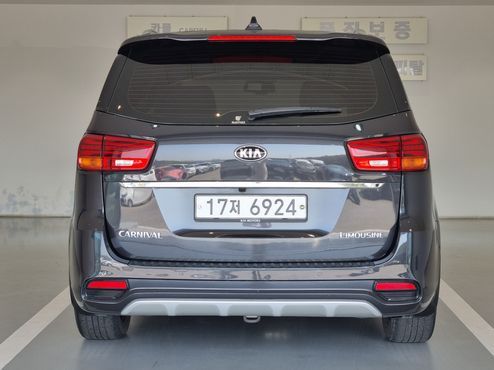 Kia Carnival 7-Seater Limousine VIP — пробег 74 952 км — фото 4 из 5