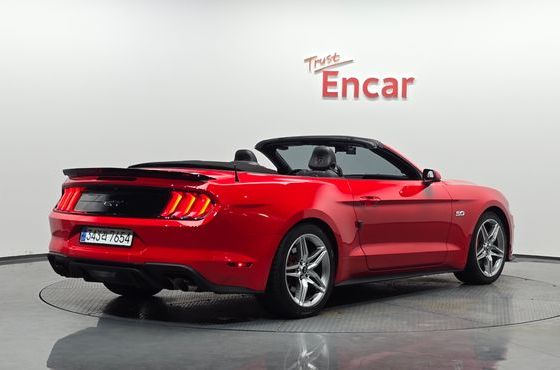 Ford Mustang GT Convertible — пробег 69 229 км — фото 2 из 5