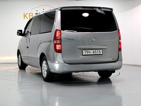 Hyundai Starex 11-Seater Wagon CVX Luxury — пробег 222 606 км — фото 4 из 5