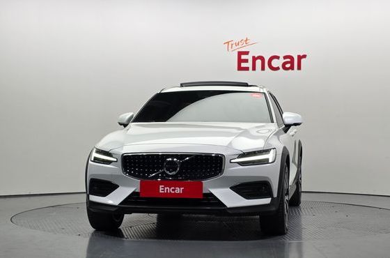 Volvo V60 B5 Ultimate AWD — пробег 17 986 км — фото 3 из 5