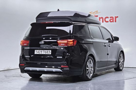 Kia Carnival 9-Seater Hi-Limousine Noblesse Special — пробег 212 414 км — фото 2 из 5