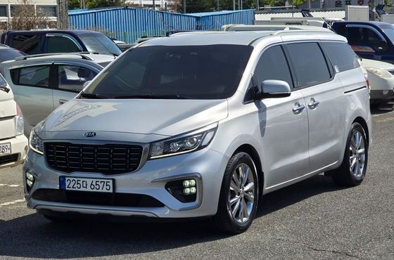 Kia Carnival Gasoline 9-Seater Prestige — пробег 48 955 км — фото 1 из 5