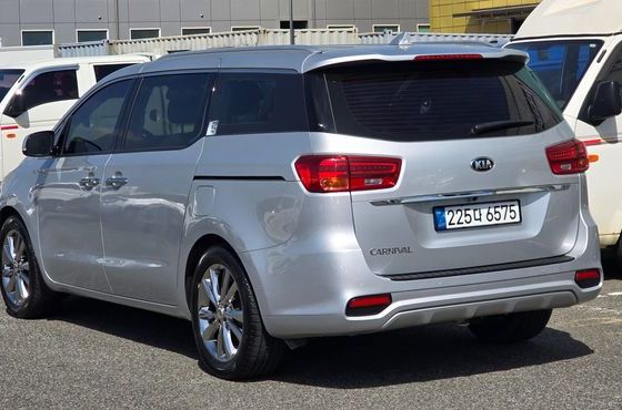 Kia Carnival Gasoline 9-Seater Prestige — пробег 48 955 км — фото 3 из 5